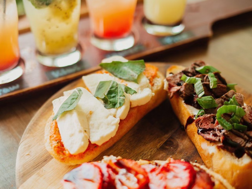 Bruschetta flight and cocktail on the bar